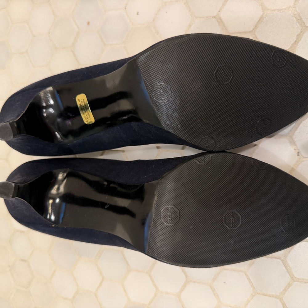 Vintage Perfect Condition Condotti Navy Suede Heels View 4
